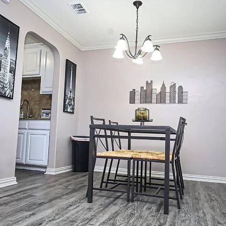 Comfy Two-Bedroom Apartment In Арлингтон Экстерьер фото