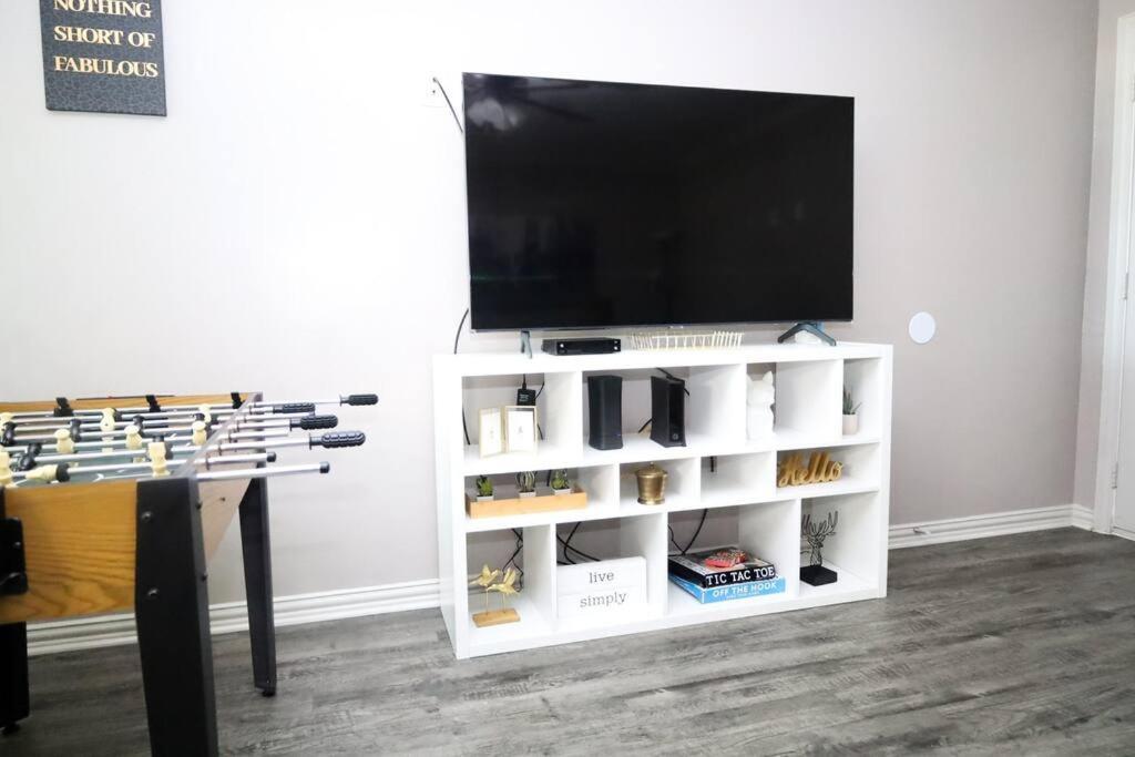 Comfy Two-Bedroom Apartment In Арлингтон Экстерьер фото